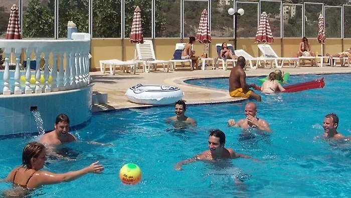 Ano Kampos 酒店 法里拉基